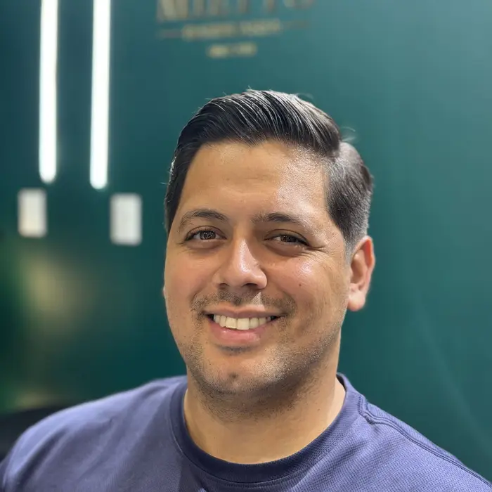 Cliente sorrindo depois do corte
